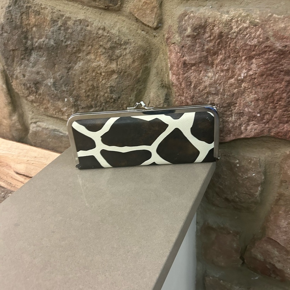 Wallet Giraffe Pattern Long Wallet Preowned light fading - Picture 8 of 8